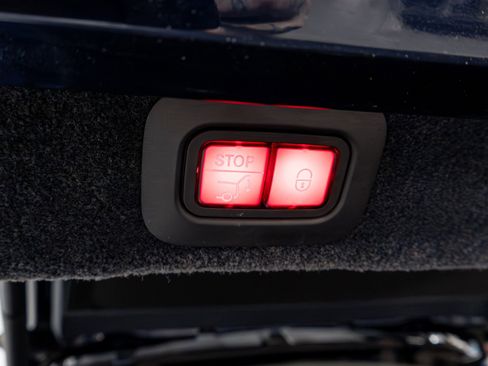 Used 2021 Aston Martin DBX image 45