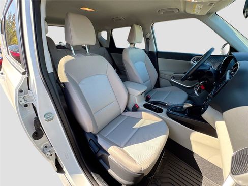 Used 2023 Kia Soul LX image 25