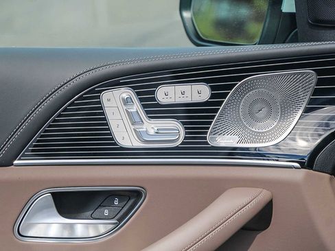 New 2026 Mercedes-Benz GLS 580 4MATIC image 21