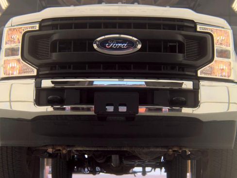 Used 2022 Ford F250 XL w/ Power Equipment Group AWD/4WD image 2