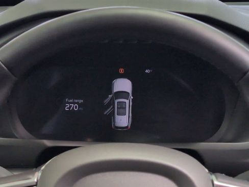 Used 2025 Volvo XC90 B5 Core image 11