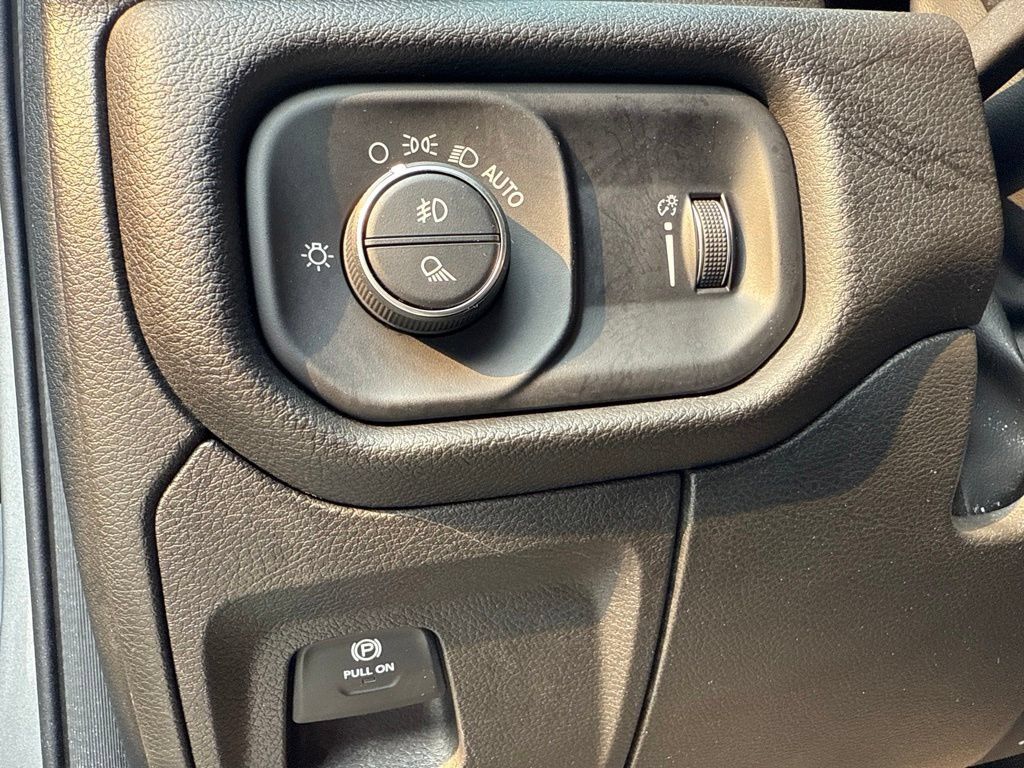 Used 2024 RAM 1500 Big Horn AWD/4WD image 23