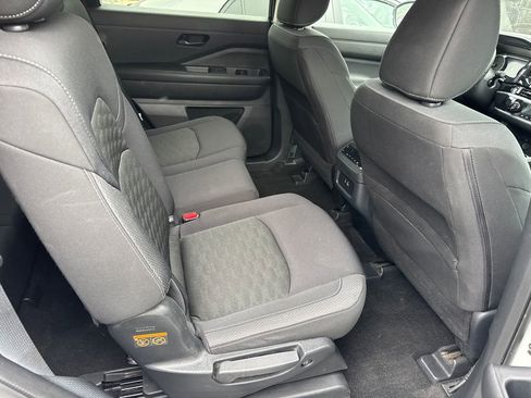 Used 2024 Nissan Pathfinder SV FWD image 3