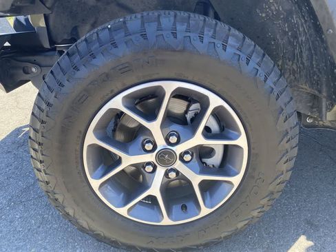 Used 2025 Jeep Wrangler Sport AWD/4WD image 10
