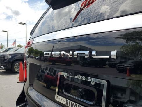 New 2026 GMC Yukon Denali w/ Sun & Power Step Package AWD/4WD image 9