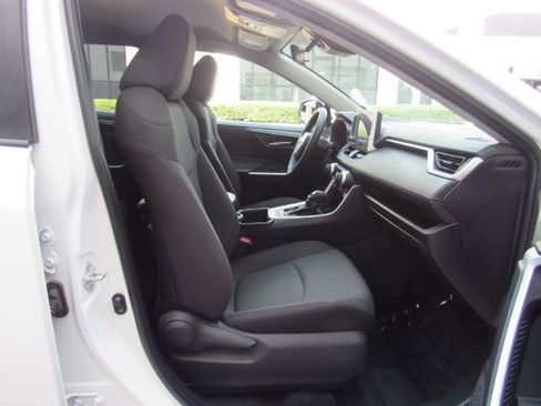 Used 2025 Toyota RAV4 XLE image 21