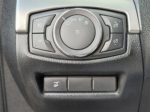 Used 2018 Ford Explorer XLT w/ Equipment Group 202A image 26