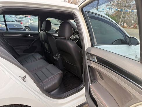 Used 2017 Volkswagen GTI SE image 30