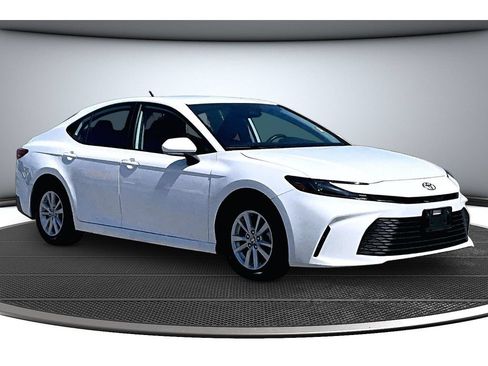 Used 2025 Toyota Camry LE FWD image 14