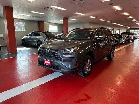 Used 2024 Toyota RAV4 LE AWD/4WD image 7