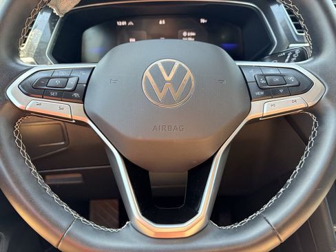Used 2024 Volkswagen Tiguan SE AWD/4WD image 13
