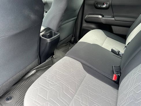 Used 2021 Toyota Tacoma TRD Off-Road AWD/4WD image 4