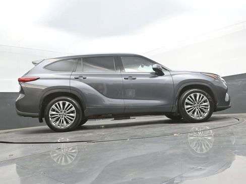 Used 2021 Toyota Highlander Platinum AWD/4WD image 39