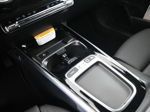 New 2025 Mercedes-Benz GLB 250 image 33