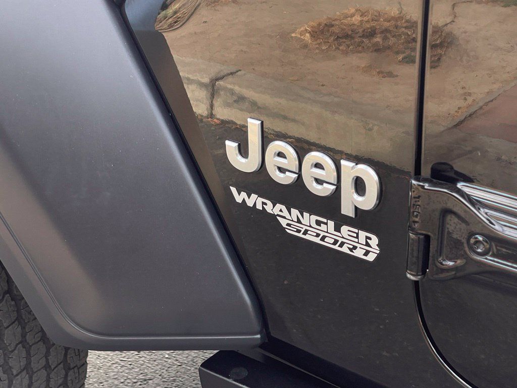 Used 2018 Jeep Wrangler Sport AWD/4WD image 6