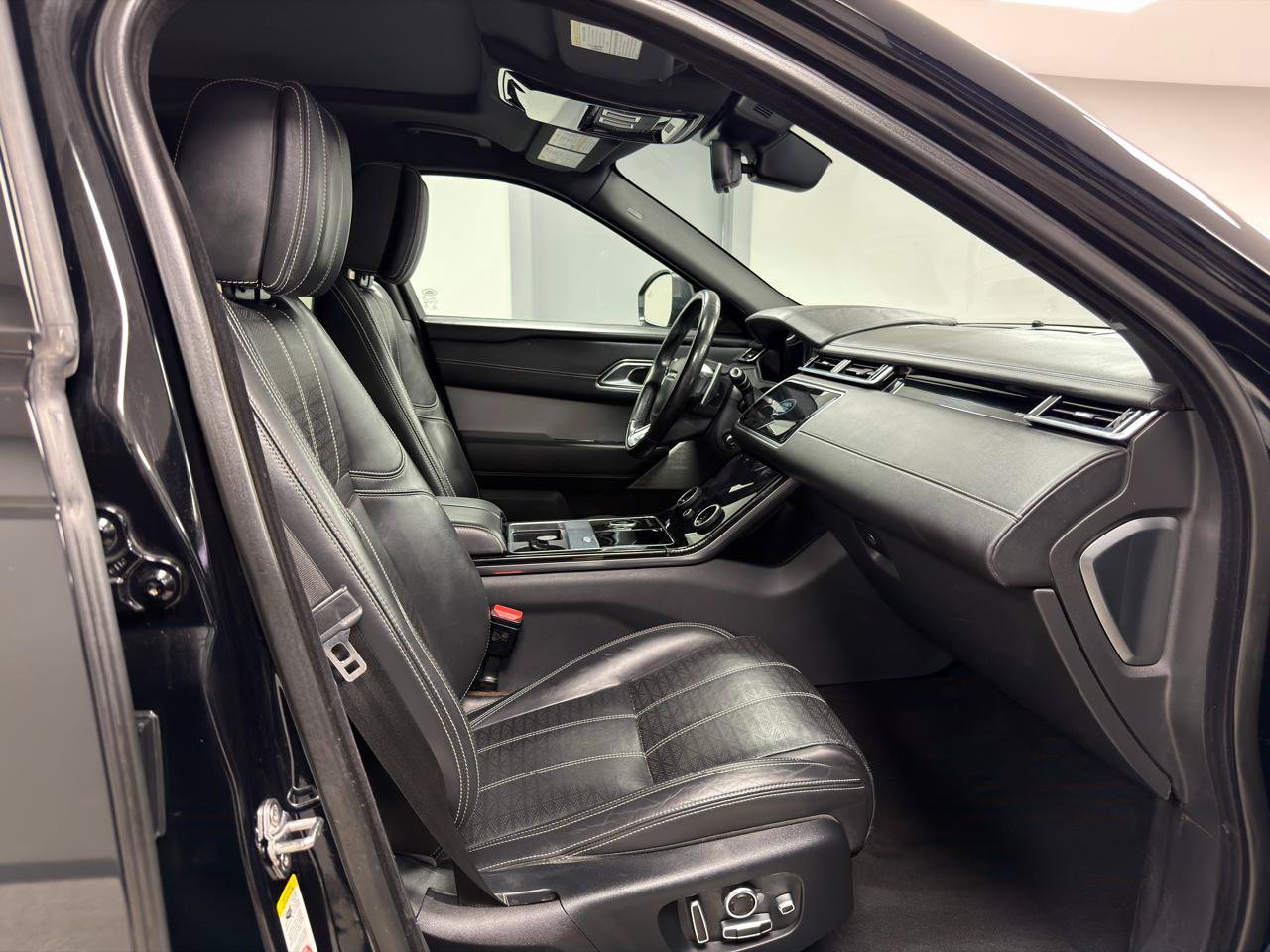 Used 2018 Land Rover Range Rover Velar AWD/4WD image 10