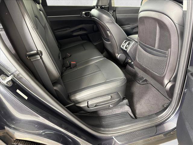 Used 2022 Kia Sorento S w/ Panoramic Sunroof Package FWD image 17