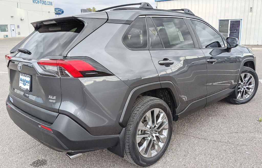 Used 2019 Toyota RAV4 XLE Premium w/ Cold Weather Package AWD/4WD image 3