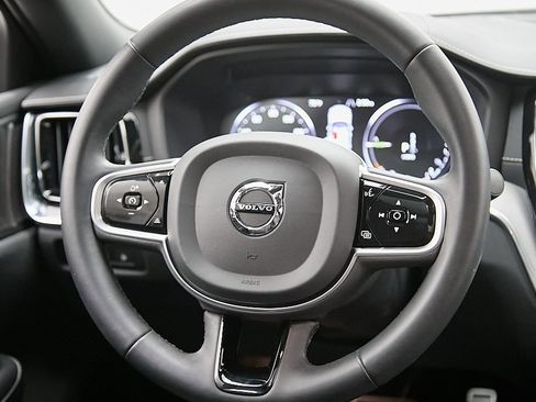 Certified 2022 Volvo S60 T8 R-Design image 26