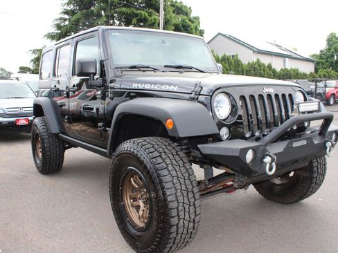 Used 2016 Jeep Wrangler Unlimited Rubicon w/ Connectivity Group AWD/4WD image 7