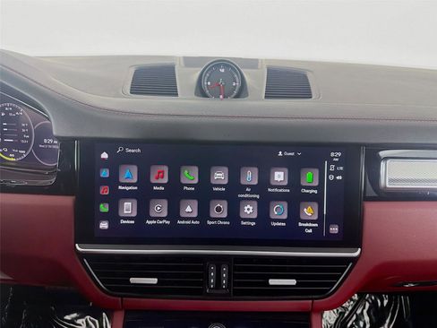 Certified 2022 Porsche Cayenne Platinum Edition image 19