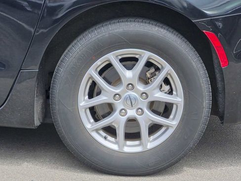 Used 2023 Chrysler Pacifica Touring-L FWD image 14