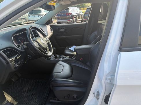 Used 2020 Jeep Cherokee Trailhawk w/ Comfort/Convenience Group AWD/4WD image 13