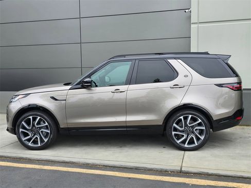 New 2025 Land Rover Discovery Dynamic SE image 4