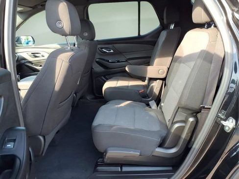 Used 2023 Chevrolet Traverse LT FWD image 12