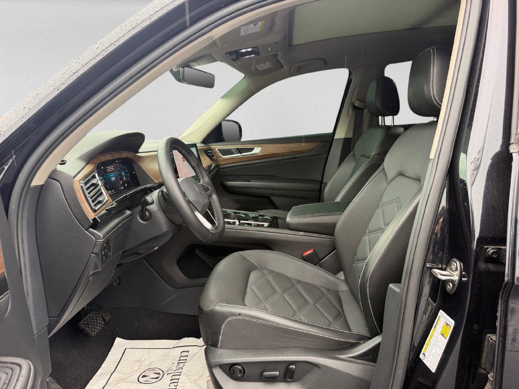 Used 2024 Volkswagen Atlas SE w/ Panoramic Sunroof Package FWD image 22