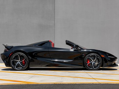 Used 2024 McLaren 750S Spider image 20