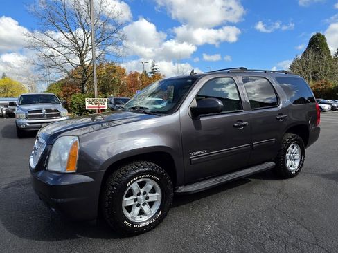 Used 2010 GMC Yukon SLT w/ SLT-2 Equipment Package image 2