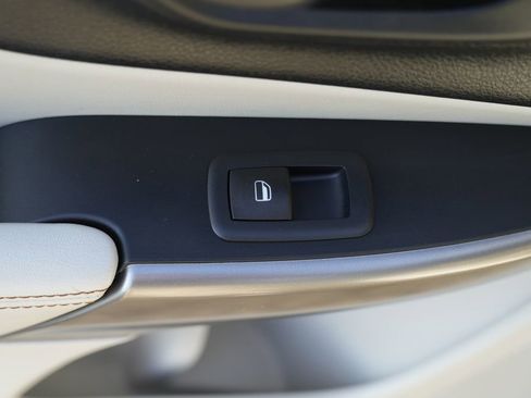 Used 2019 Jeep Cherokee Limited AWD/4WD image 28