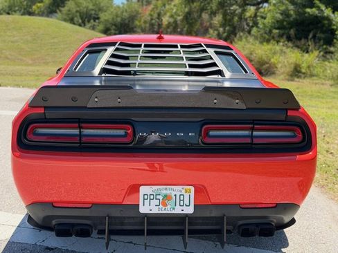 Used 2017 Dodge Challenger SXT Plus image 4