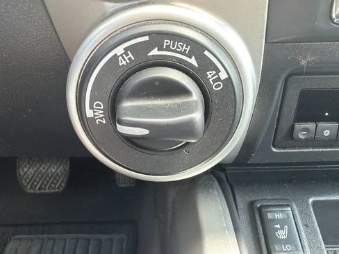Used 2017 Nissan Titan SV AWD/4WD image 21