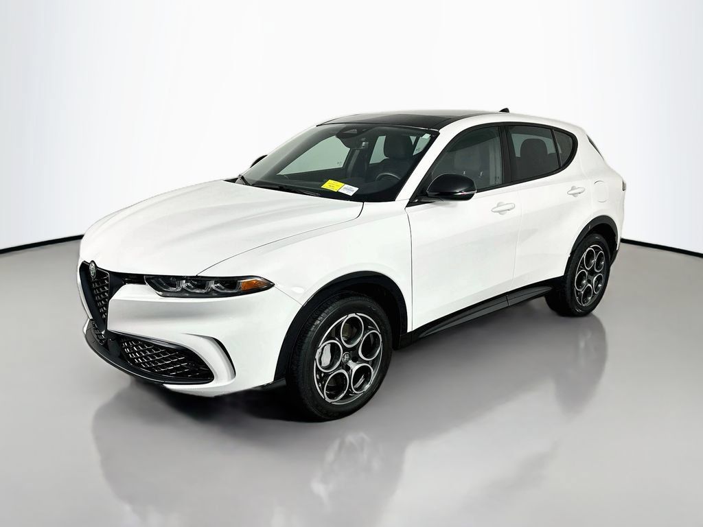 Used 2025 Alfa Romeo Tonale AWD/4WD image 3