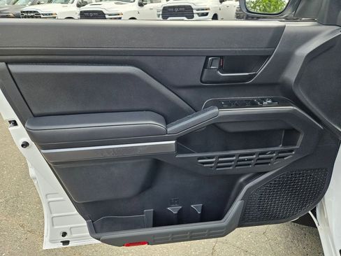 Used 2025 Toyota Tacoma SR5 AWD/4WD image 11