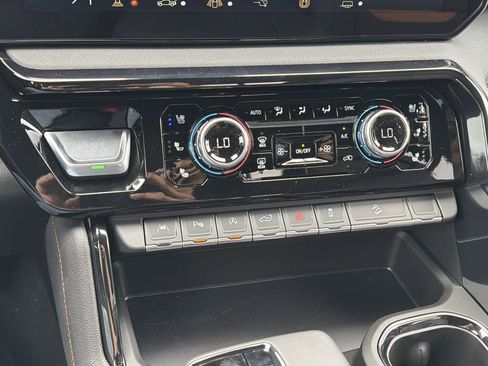New 2026 GMC Sierra 1500 AT4 w/ Technology Package AWD/4WD image 6