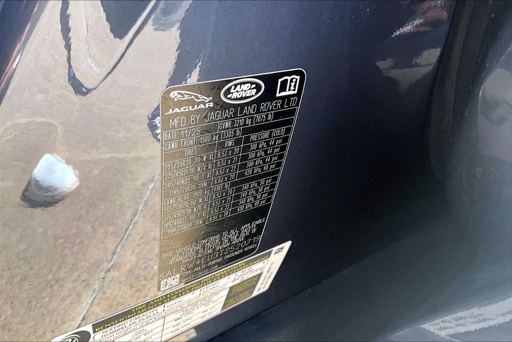Certified 2026 Land Rover Discovery Limited Edition AWD/4WD image 31