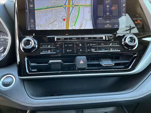 Used 2021 Toyota Highlander Platinum image 18