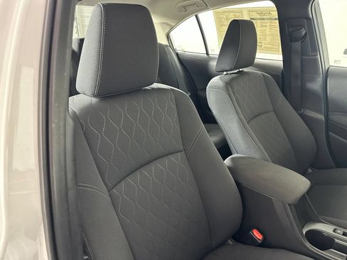 Used 2025 Toyota Corolla LE FWD image 31