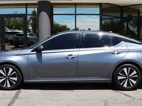 Used 2019 Nissan Altima 2.5 SL FWD image 8