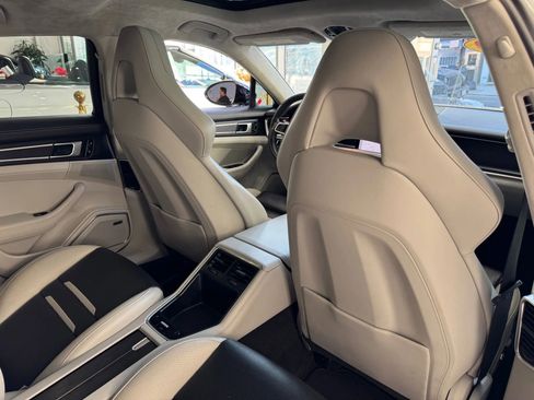 Used 2019 Porsche Panamera GTS image 23