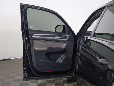Used 2023 Volkswagen Atlas Cross Sport SEL R-Line AWD/4WD image 21