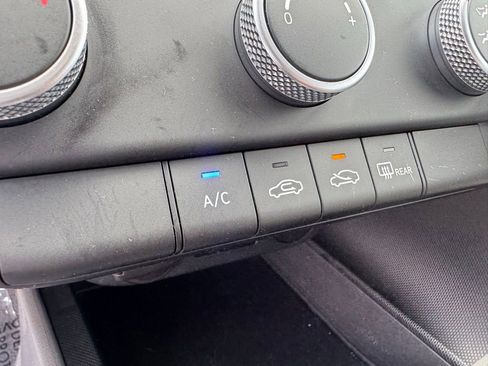 Certified 2024 Hyundai Elantra SE FWD image 28