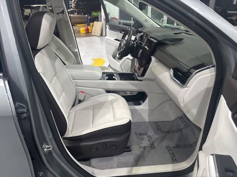 Used 2024 GMC Acadia Denali w/ Super Cruise Package image 40