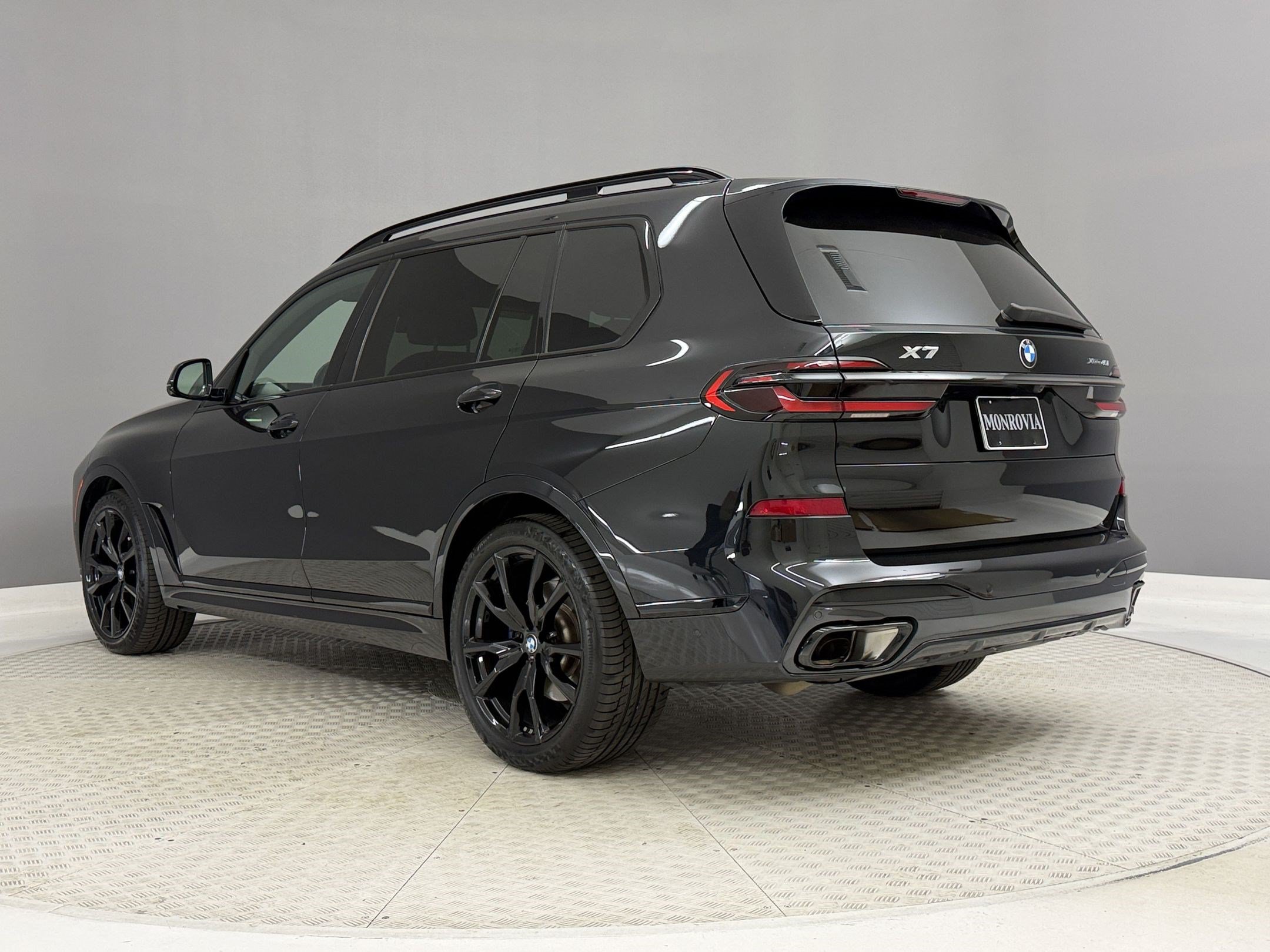 Certified 2024 BMW X7 xDrive40i w/ M Sport Package AWD/4WD image 3