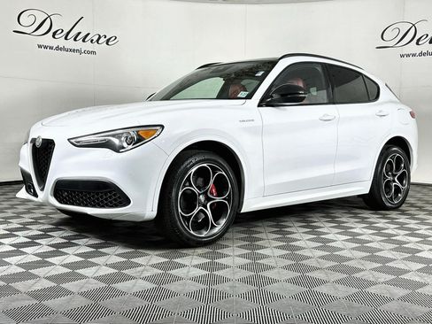 Used 2023 Alfa Romeo Stelvio Veloce AWD/4WD image 3