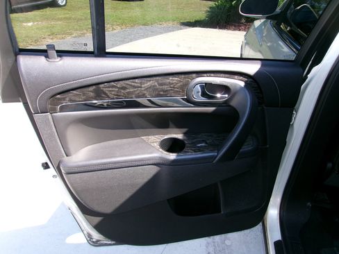 Used 2013 Buick Enclave Leather image 12