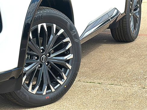 New 2026 Nissan Rogue Platinum w/ Platinum Premium Package image 3